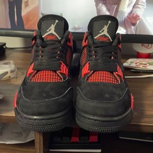 The Jordan’s 4 red thunders red white black used but not that used